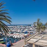 Comfortable Yacht Club Apartment